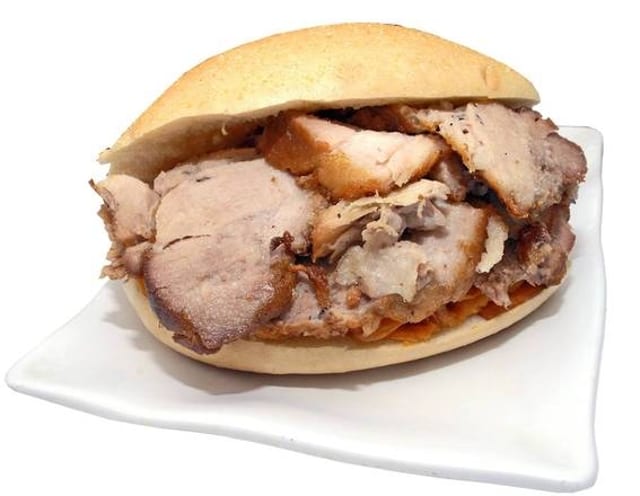 Pan Con Chicharron.